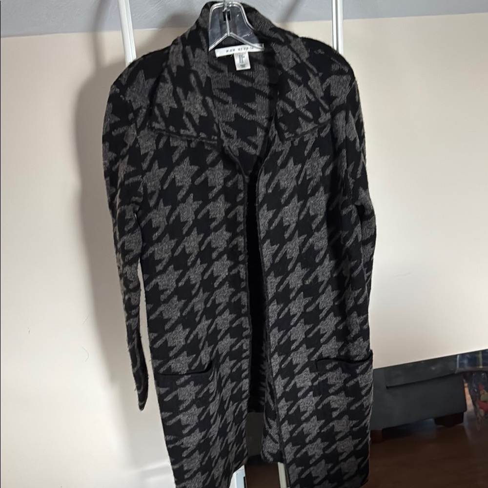 Max Studio houndstooth duster sweater grey black check size medium